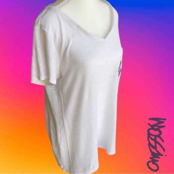 LINEN Blend White V-Neck T-Shirt with Butterfly and Floral Embroidery - Picture 5 of 9